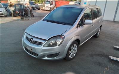 Opel Zafira B bontott alkatrészei
