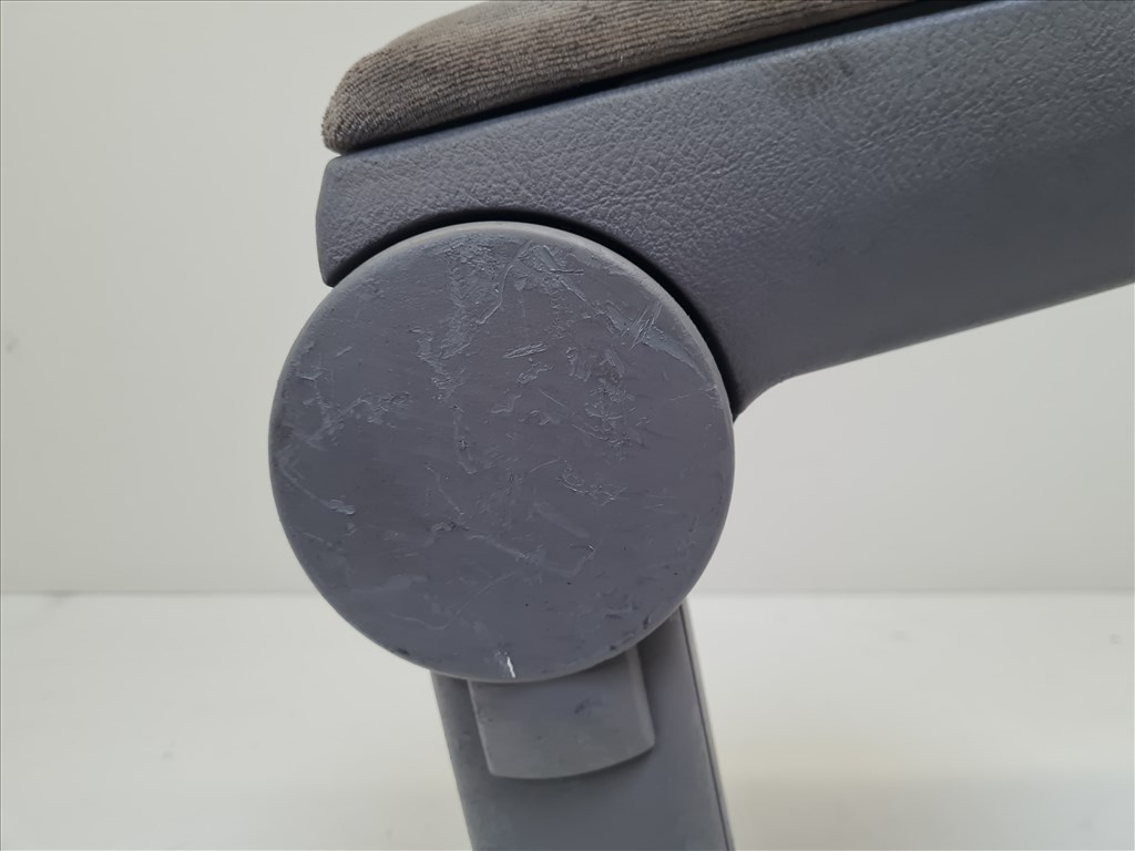 Volkswagen Golf IV könyöklő (20709) 1j0864273c 3. kép