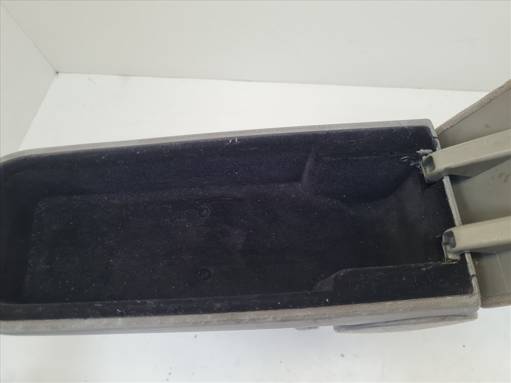 Volkswagen Golf IV könyöklő (20709) 1j0864273c 7. kép