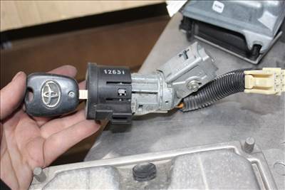 Toyota Aygo 2005-08 gyújtáskapcsoló 73678312