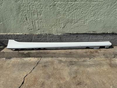 BMW 3-as sorozat Jobb küszöb burkolat 51127428032