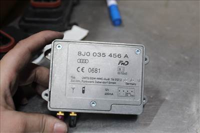 Audi Q5 2008-2012 antenna erősítő  8j0035456a