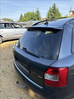 Audi A4 (B6/B7) B6/B7 csomagtérajtó lx7z