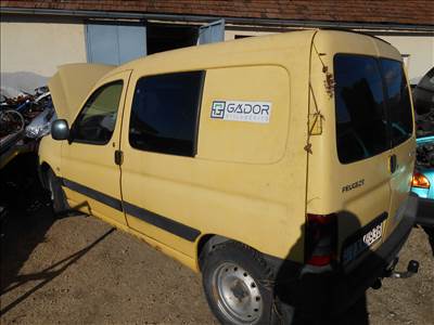 PEUGEOT PARTNER DOBOZOS/EGYTERŰ (5_G) 1.9 D első embléma