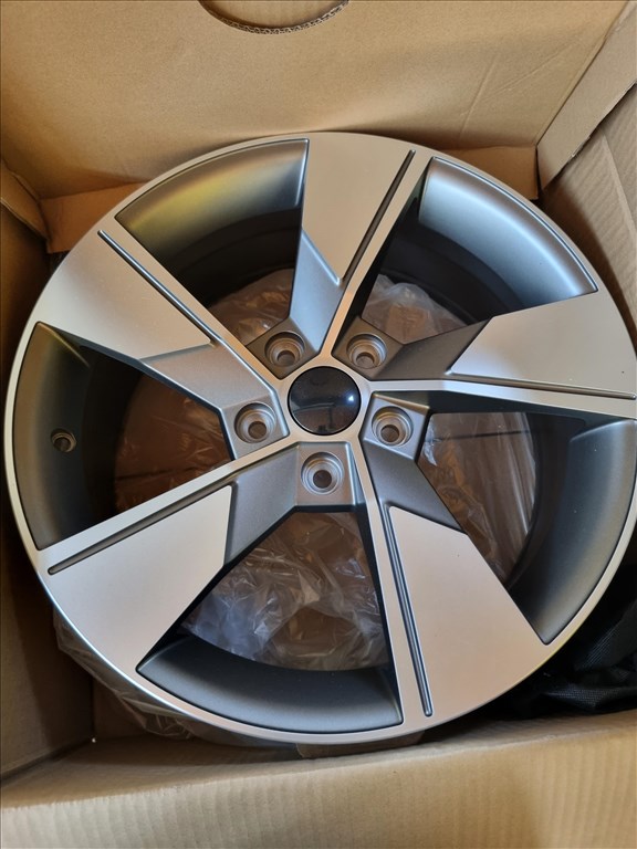  5x112 lyukosztású 7JJ 17" új alufelni 1. kép