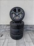18" BMW gyári M-es felni, Goodyear nyári gumikkal, Hátul 255/40R18, elöl 225/45R18