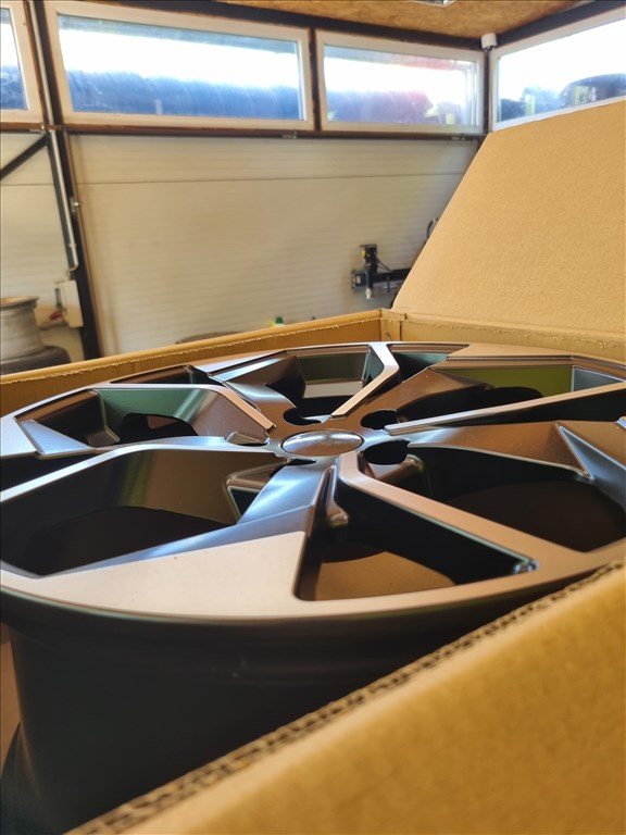  5x112 lyukosztású 8,5JJ 19" új alufelni 2. kép