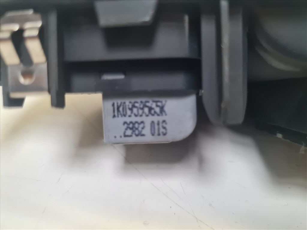 Volkswagen Golf VI bal első ajtóbehúzó tükör - és ablakemelő kapcsolóval (21064, 21065, 21066) 1k4858049c 1k4959857b 7. kép