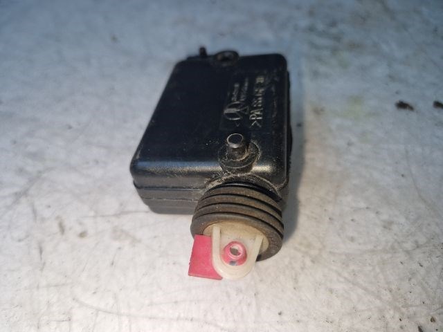 RENAULT SCÉNIC I Központizár Motor Csomagtérajtó 5. kép