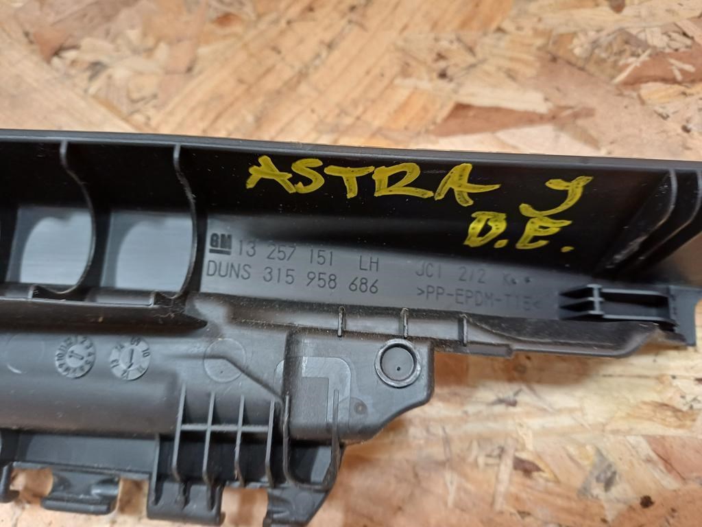 Opel Astra J (2009-2015) Bal Első Ülés Kárpit  3. kép