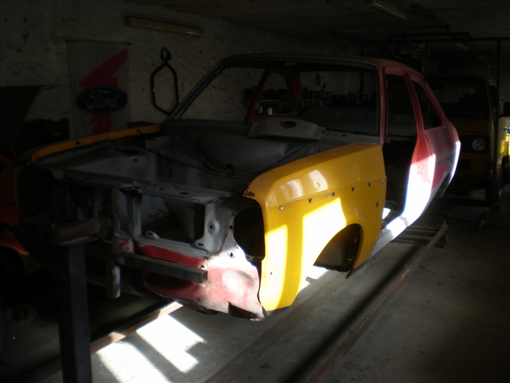 Ford Escort Mk2 üres karosszéria - homokolva 2. kép