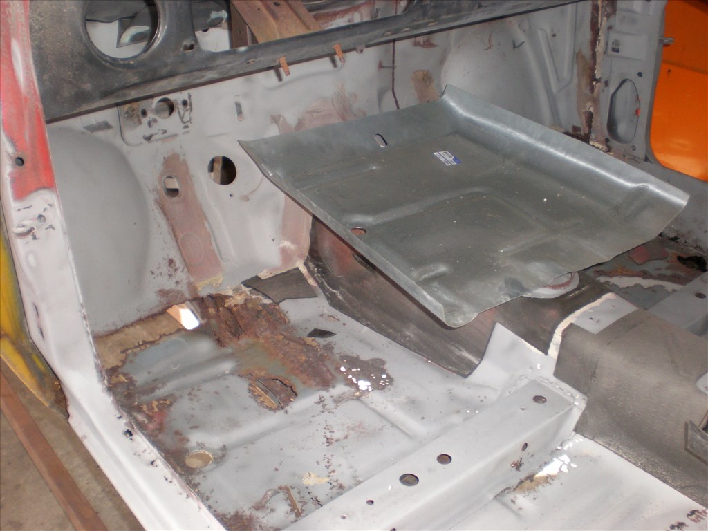 Ford Escort Mk2 üres karosszéria - homokolva 3. kép