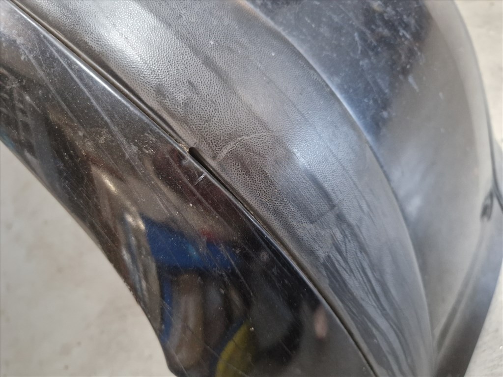 Volkswagen Golf IV első lökhárító LC9Z színkóddal (19145) 13. kép