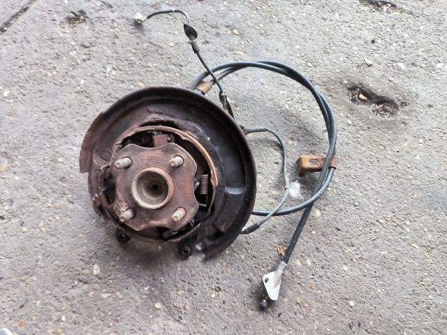 Toyota Yaris (XP10) Bal hátsó kerékagy 1. kép