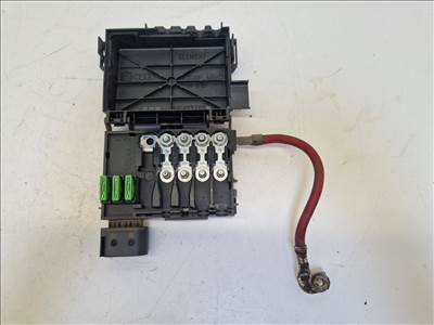 Volkswagen Golf IV biztosítéktábla motortér 1J0 937 550 AA (22243)