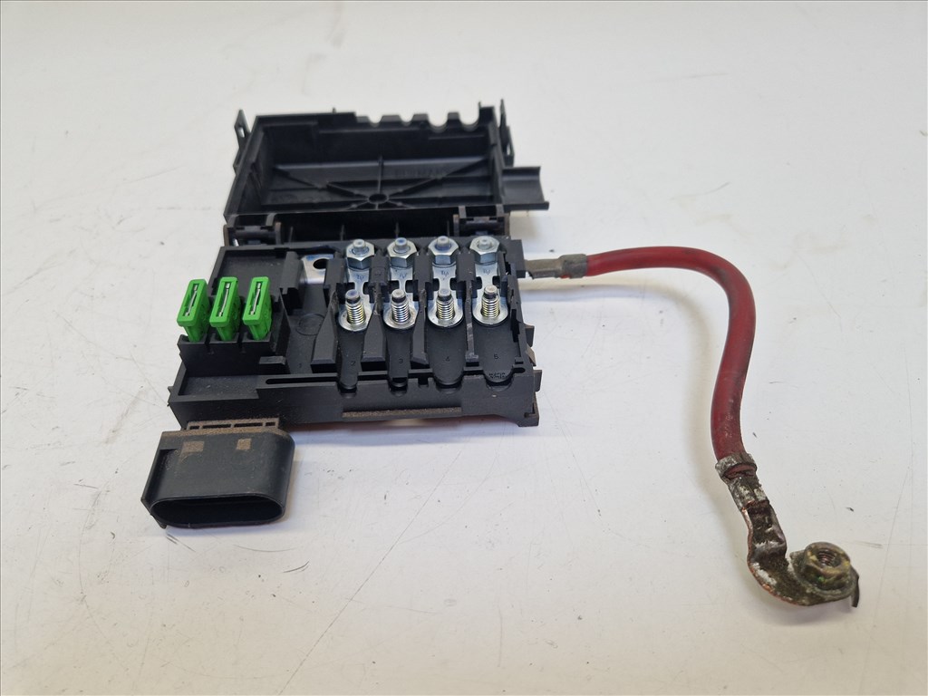 Volkswagen Golf IV biztosítéktábla motortér 1J0 937 550 AA (22243) 2. kép