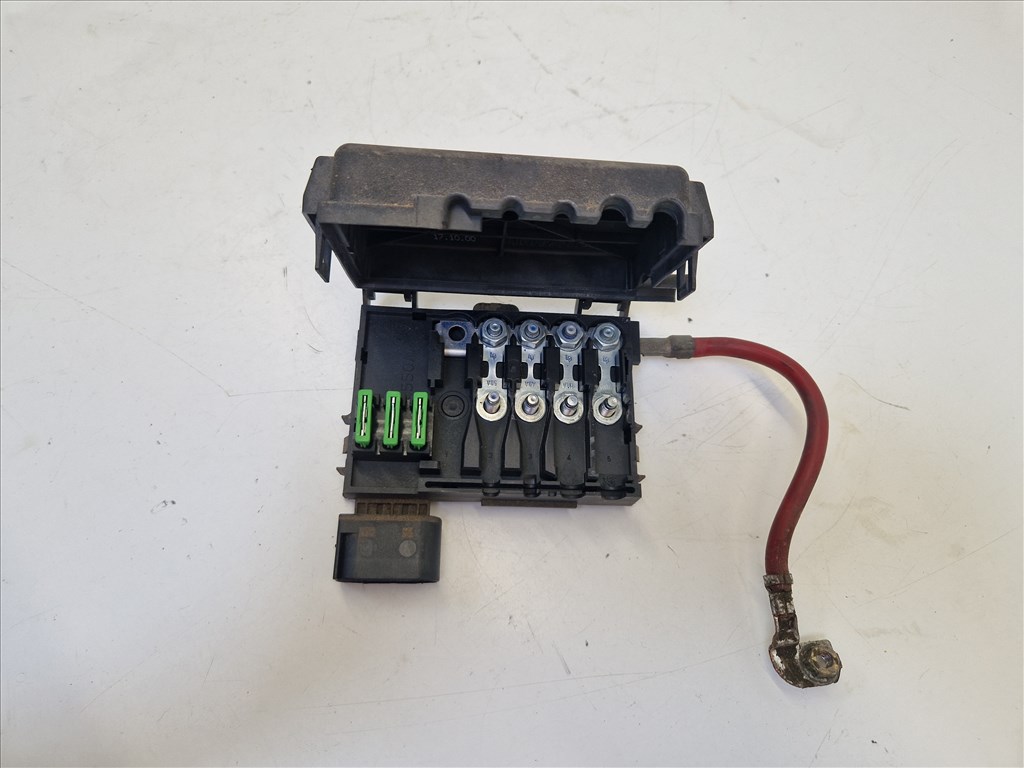 Volkswagen Golf IV biztosítéktábla motortér 1J0 937 550 AA (22243) 5. kép