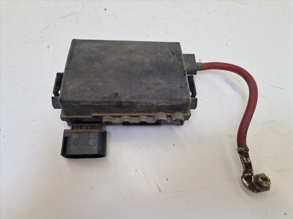 Volkswagen Golf IV biztosítéktábla motortér 1J0 937 550 AA (22243) 6. kép