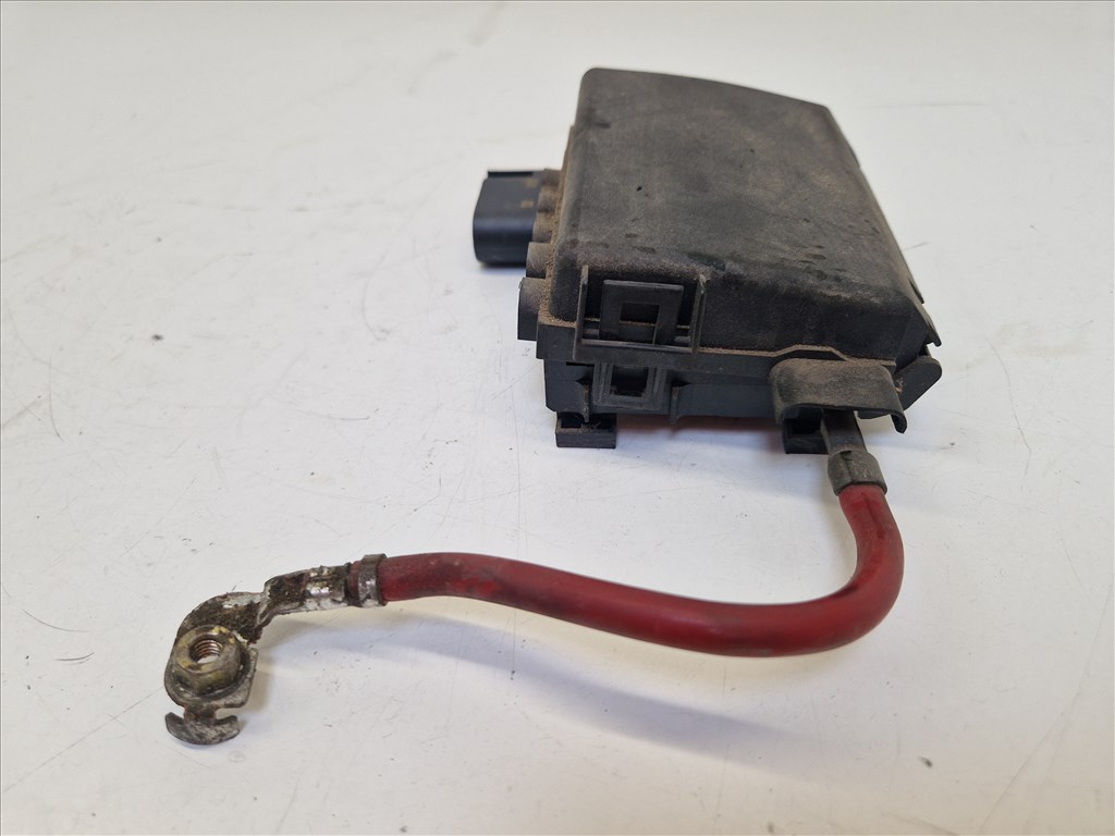 Volkswagen Golf IV biztosítéktábla motortér 1J0 937 550 AA (22243) 7. kép