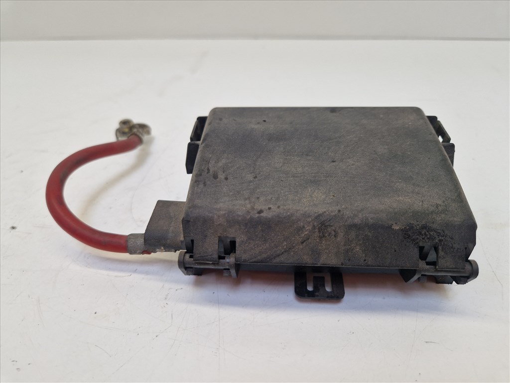 Volkswagen Golf IV biztosítéktábla motortér 1J0 937 550 AA (22243) 8. kép