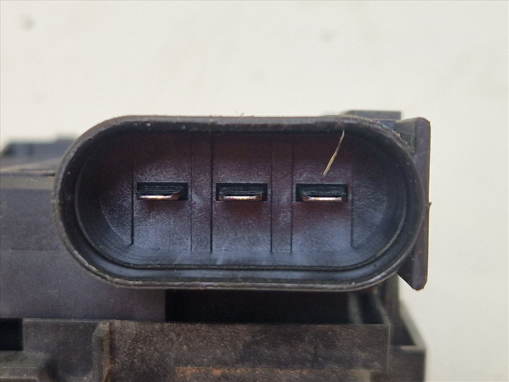 Volkswagen Golf IV biztosítéktábla motortér 1J0 937 550 AA (22243) 10. kép