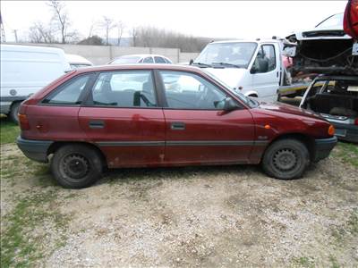 Opel ASTRA F Ferdehátú (53_54_58_59) 1.6 i középkonzol burkolat 90414071