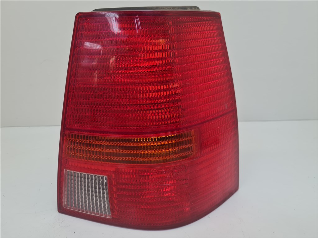 Volkswagen Golf IV kombi jobb hátsó lámpa (foglalat nélkül) (20747) 1j9945075p 1. kép
