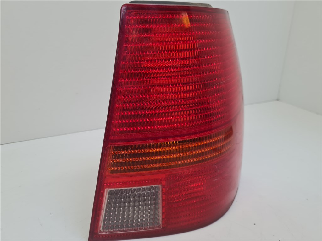 Volkswagen Golf IV kombi jobb hátsó lámpa (foglalat nélkül) (20747) 1j9945075p 2. kép