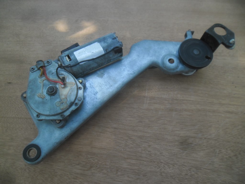 BMW 5-ös sorozat E34 kombi hátsó ablaktörlő motor 61621391800 1. kép