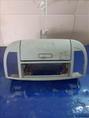 Nissan Micra Középkonzol