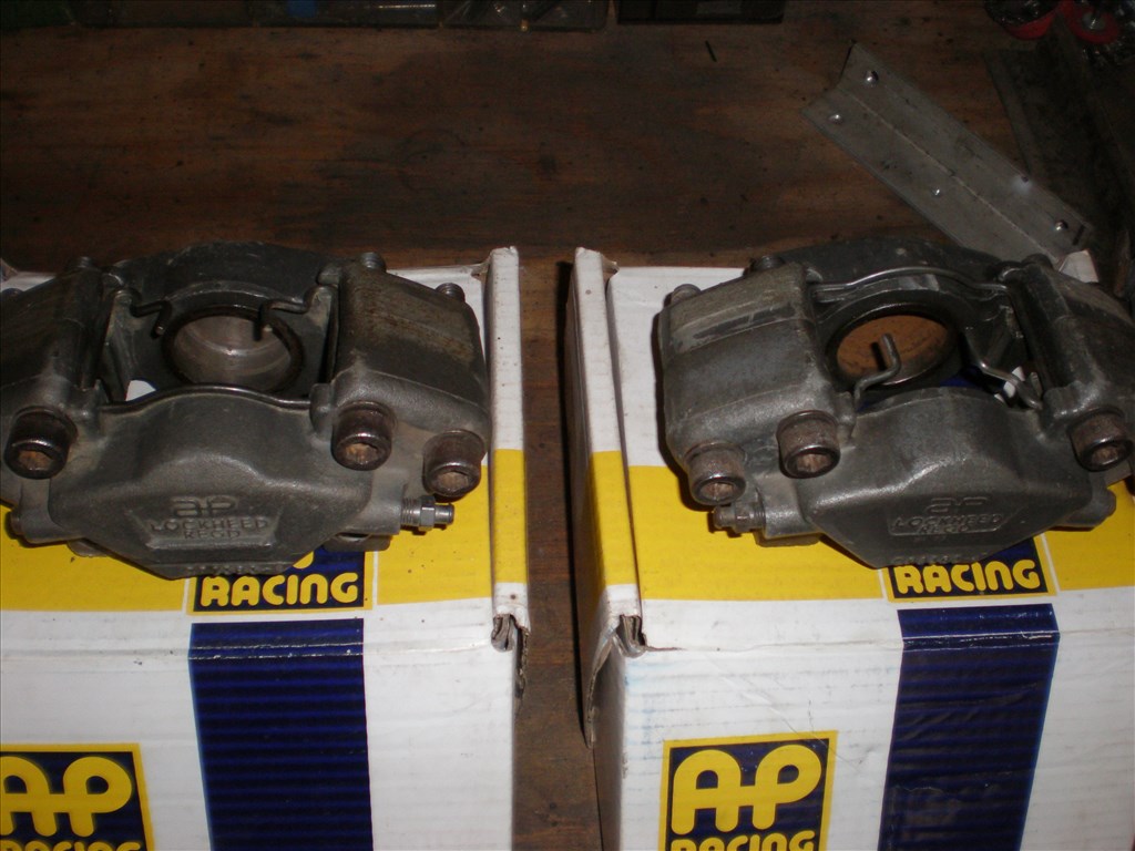 AP CP2383 fékek párban (Ford Escort Mk2 Gr4) 2. kép