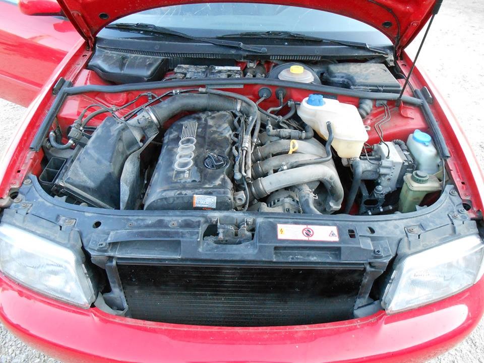 Audi A4 Avant (8D5_B5) 1.8 jobb embléma 8D0853621 4. kép