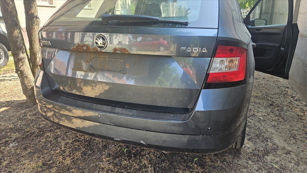 Skoda Fabia III bontott alkatrészei 5. kép