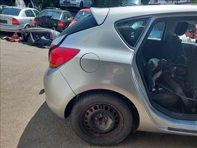 Opel Astra J hátsó lökhárító 