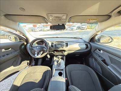 Kia Sportage SL 2.0 CRDi 4WD középkonzol gyári