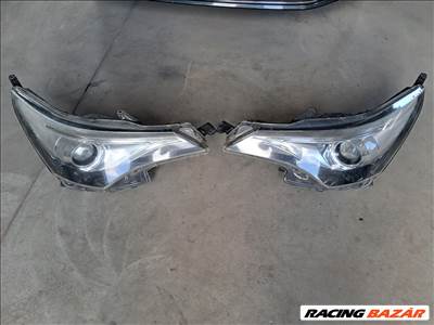 Toyota Avensis (T270 Facelift) Jobb, bal fényszóró 