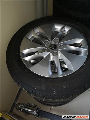  16" újszerű (gyári felni) alufelni, rajta 205/60 újszerű Michelin nyári gumi gumi 