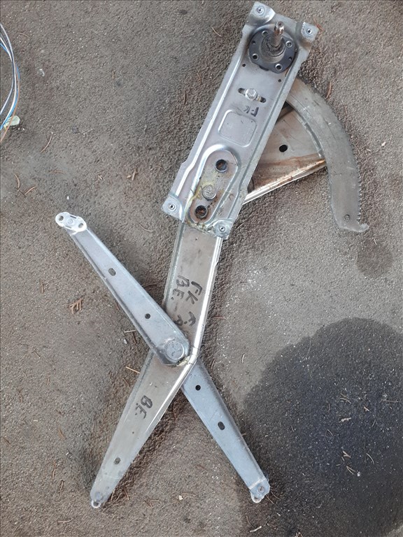 Opel Astra F 1998 , 5 ajtós manuális bal első ablakemelő mechanika  gm90360535 1. kép