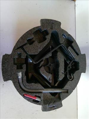 181588 Alfa Romeo 159 2005-2011 Emelő, tartóval kerékanya kulccsal 60687705