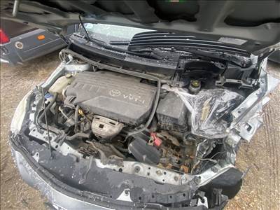 Toyota Auris 1.33 E150 motor felső burkolat 