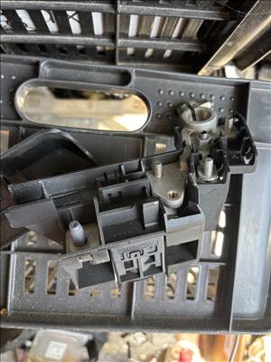 Audi A6 (C6 - 4F) pozitív akkumulátor csatlakozó 4f0915519