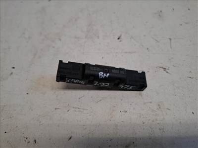 Skoda Karoq bal hátsó ablakfûtés relé 5N0035570