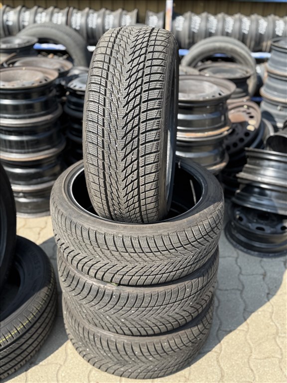 215/40 R18 Goodyear Ultra grip Performance 3 89V l DOT0523 l 7mm l 4db 1. kép
