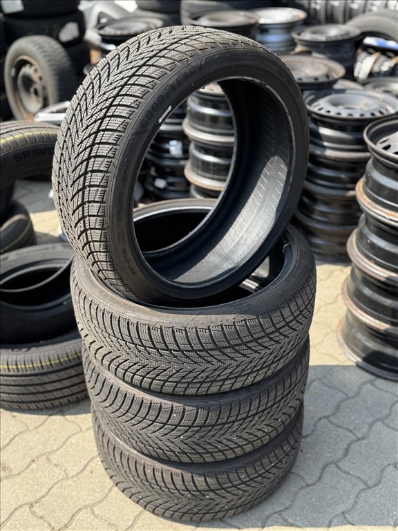 215/40 R18 Goodyear Ultra grip Performance 3 89V l DOT0523 l 7mm l 4db 2. kép