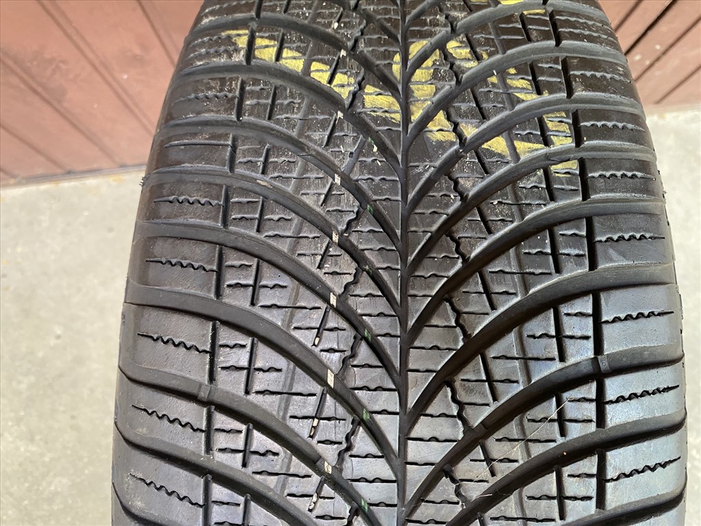  225/55/R18 újszerű Goodyear Vector 4seasons Gen-3 négyévszakos gumi 1 db 4. kép