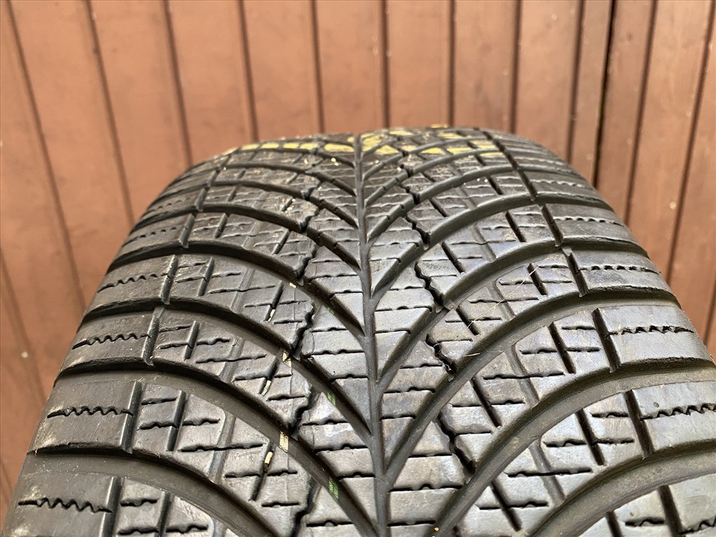  225/55/R18 újszerű Goodyear Vector 4seasons Gen-3 négyévszakos gumi 1 db 5. kép
