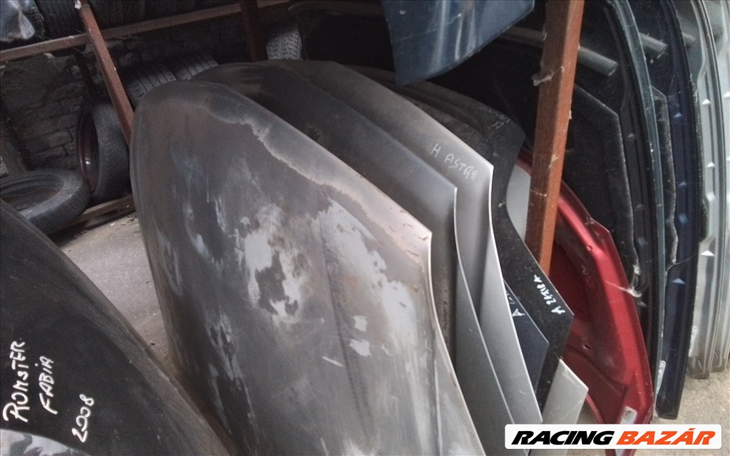 Opel Astra H motorháztető  2. kép