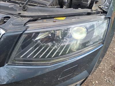 Skoda Octavia III 5E2 941 015 B bal első xenon fényszóró 