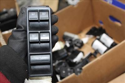 Volkswagen New Beetle Ablakemelő kapcsoló bal (4 gombos)  1y0959851b