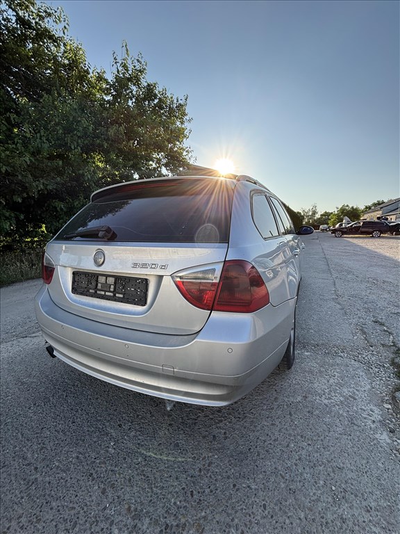 BMW 320 (E90, E91, E92, E93)  alkatrészei 5. kép